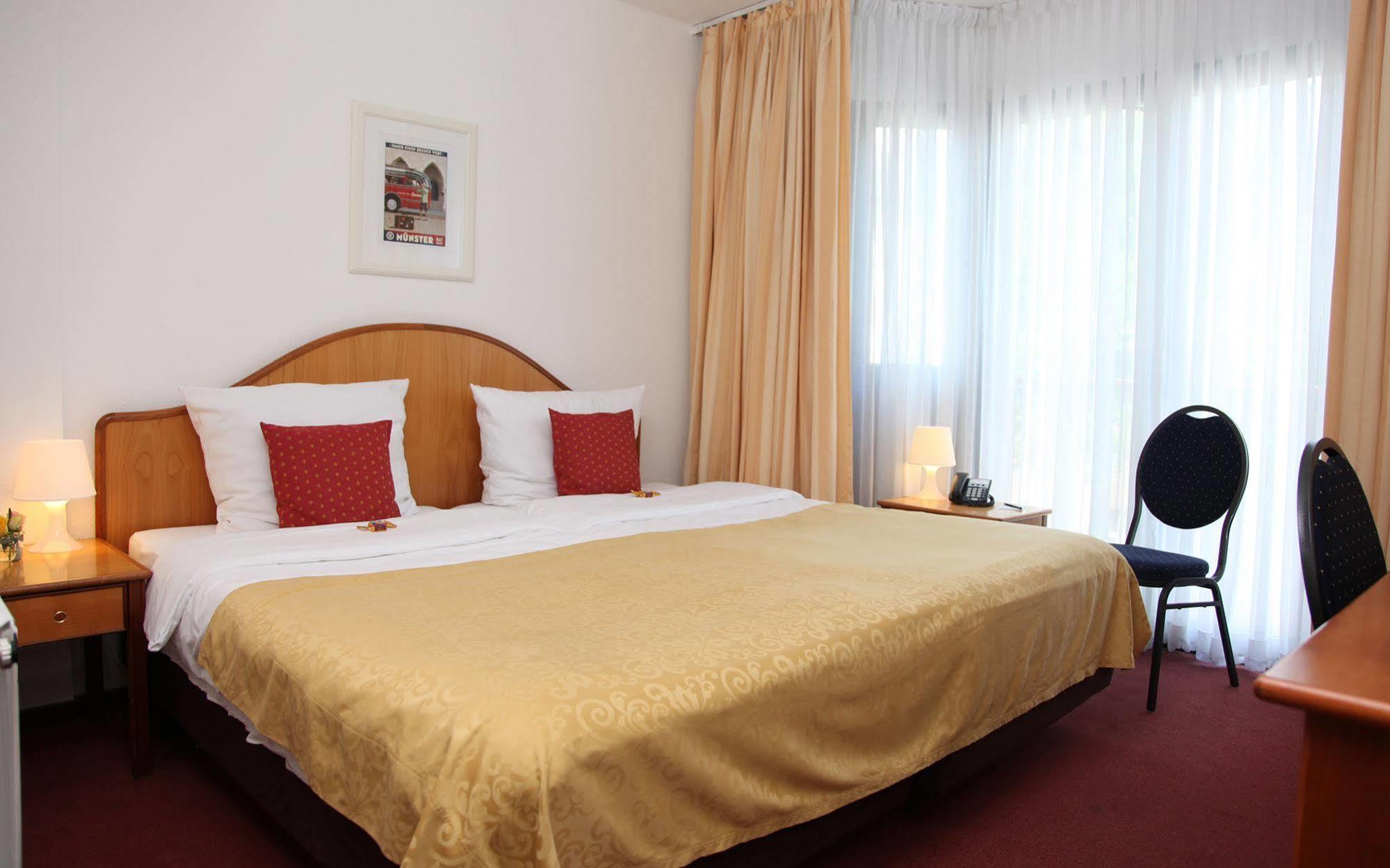 Cityhotel Amadeus Munster  Exterior photo
