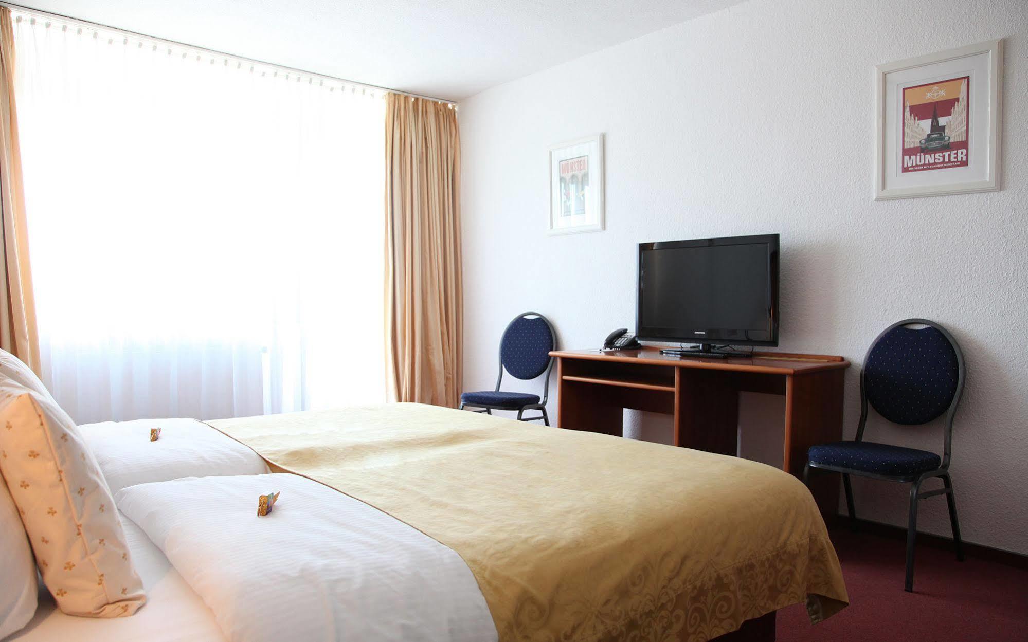 Cityhotel Amadeus Munster  Exterior photo