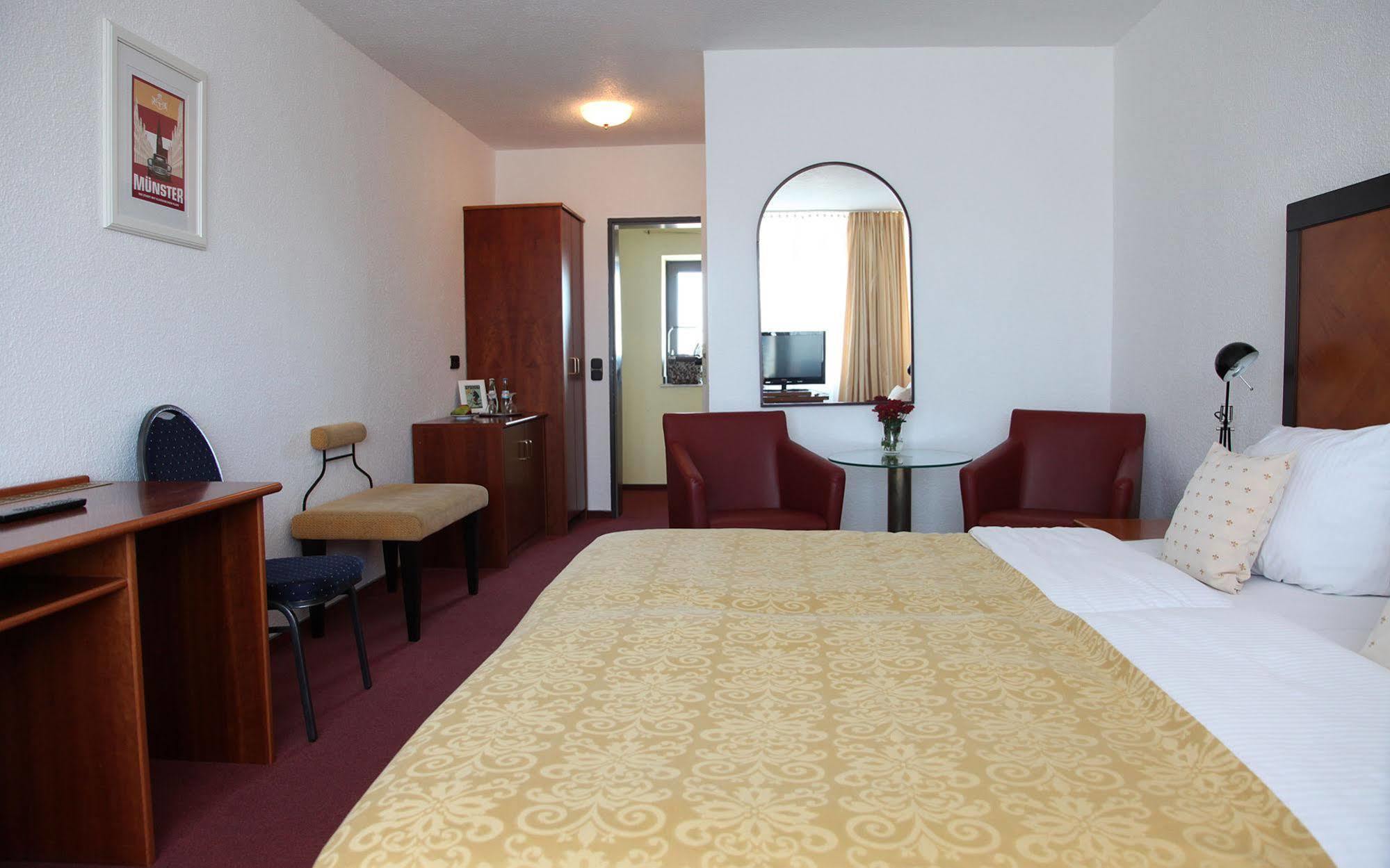 Cityhotel Amadeus Munster  Exterior photo